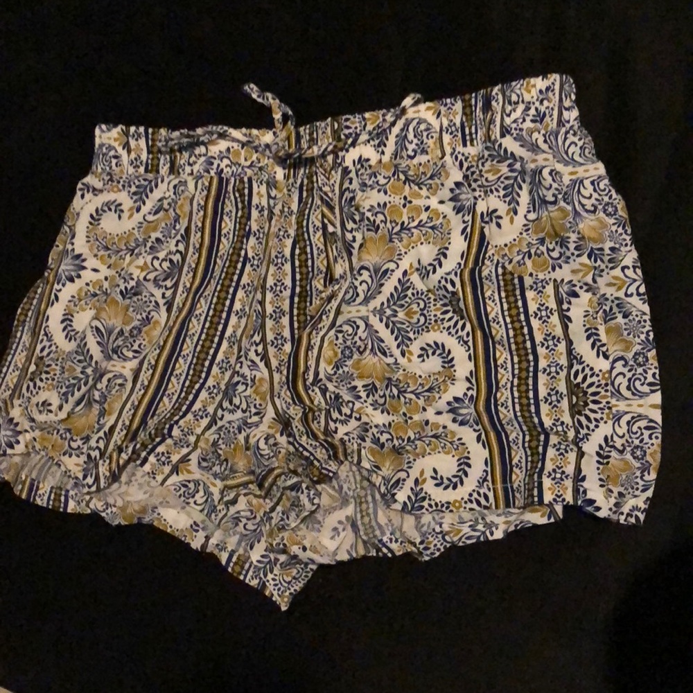 Loose shorts